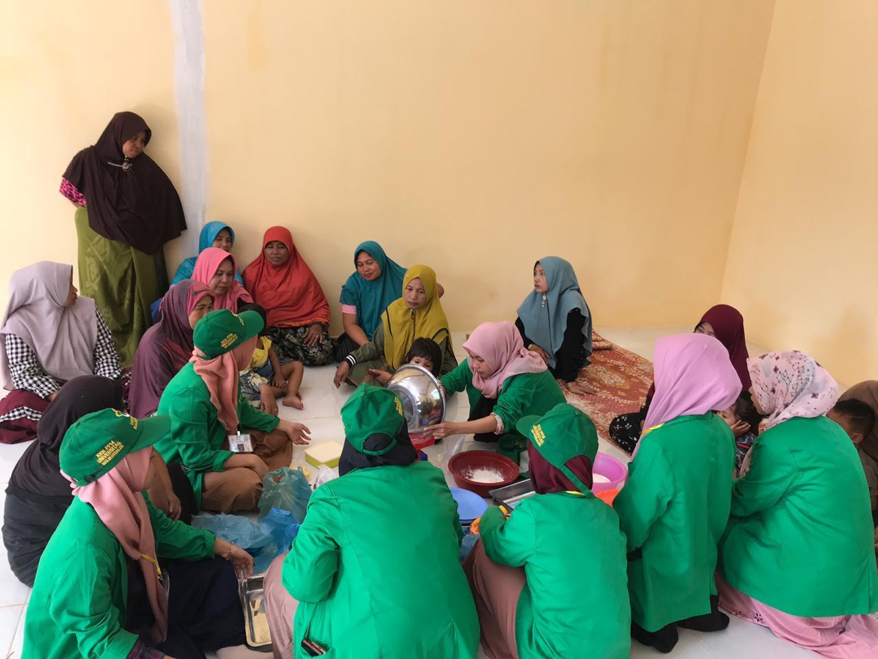 Olah Pepaya Jadi Donat, Geuchik Paya Itek Bangga Dengan KKN 60 Unimal
