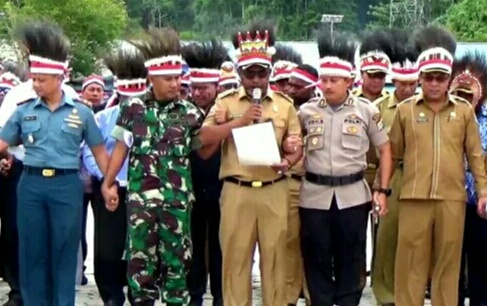 Bupati AFU Baca Pernyataan 7 Poin Deklarasi  Masyarakat Cinta Damai Di Kabupaten Raja Ampat