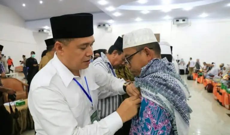 JAMAAH HAJI KLOTER 18 ASAL KABUPATEN BATUBARA TIBA DI TANAH AIR