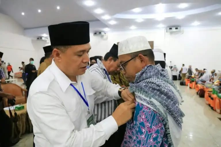JAMAAH HAJI KLOTER 18 ASAL KABUPATEN BATUBARA TIBA DI TANAH AIR