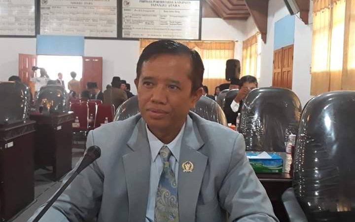 Ditetapkan DPP PDI Perjuangan Menjadi Ketua DPRD Taput Untuk Ke Dua Kali,  Poltak Pakpahan Enggan Jawab Pertanyaan Wartawan