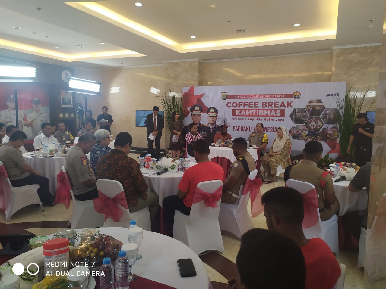Hadirkan Tokoh Papua, Polda Metro Jaya, Shooting Tapping Coffe Break Kamtibmas Bersama Kapolda Metro Jaya Irjen Pol Gatot Eddy Pramono, Dengan Topik “PAPUA KU”