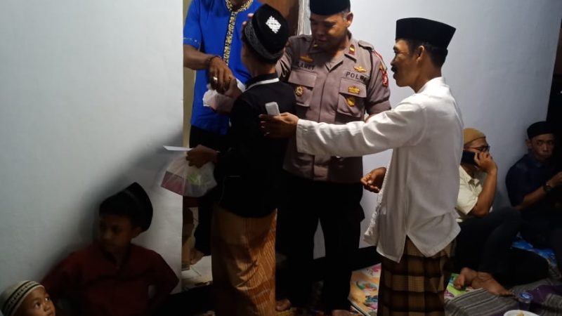 Polsek Metro Penjaringan Santuni Anak Yatim Piatu di Polsubsektor Kapuk Muara
