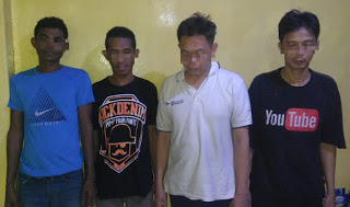Anggota Buser Polsek Tambora, Jakarta Barat, Menangkap 4 (empat) Orang Sedang Asyik Bermain Judi Domino