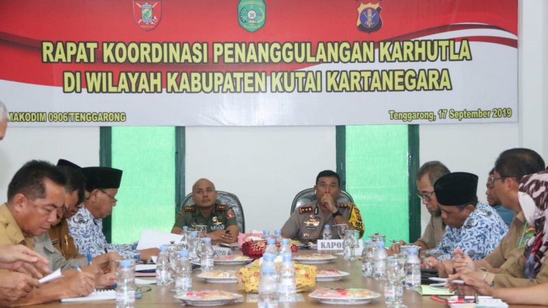 Kapolres Kukar Bersama Dandim 0906/Tgr Pimpin Rakor Penanggulangan Karhutla di Makodim Tenggarong