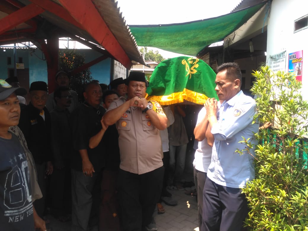 Kapolsek Neglasari Melaksanakan Takziah di kediaman Almarhum Mantan RW. Bpk.Marsan Alias Gandok