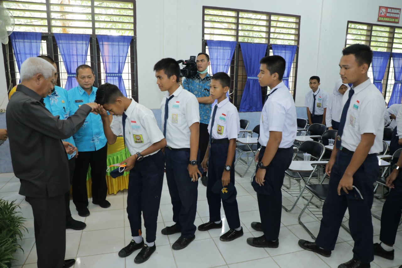 Penyerahan KIA Di SMP Negeri 1 Pulau Rakyat Asahan