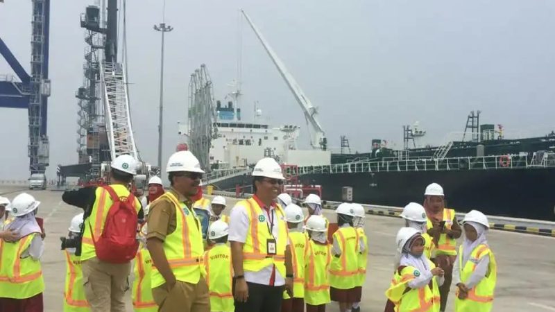 Plt.Disdik Batu Bara Ilyas Sitorus Ajak Anak-Anak Sekolah Dasar  Kenalkan Dengan Dunia Kepelabuhanan Dan Maritim