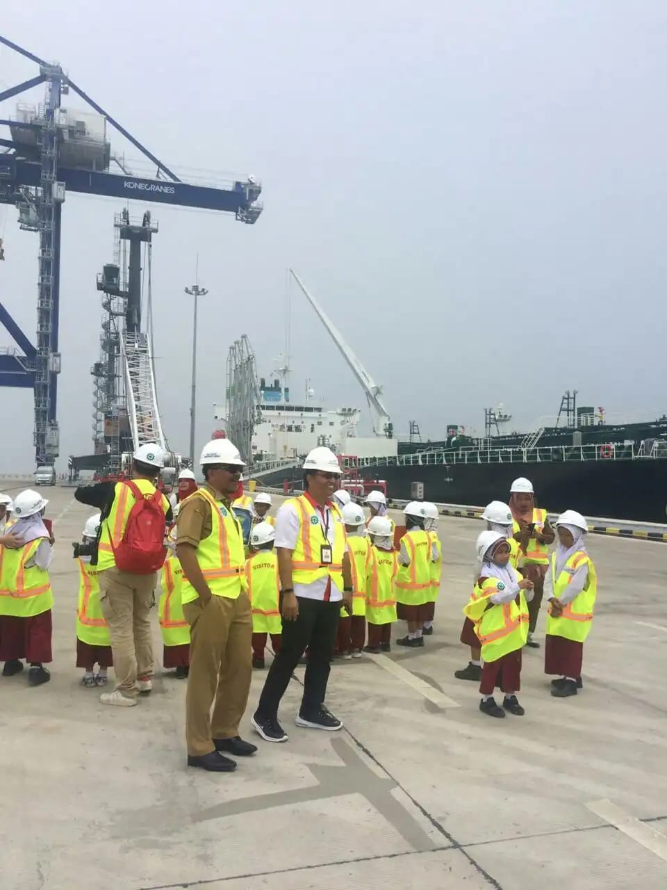 Plt.Disdik Batu Bara Ilyas Sitorus Ajak Anak-Anak Sekolah Dasar  Kenalkan Dengan Dunia Kepelabuhanan Dan Maritim