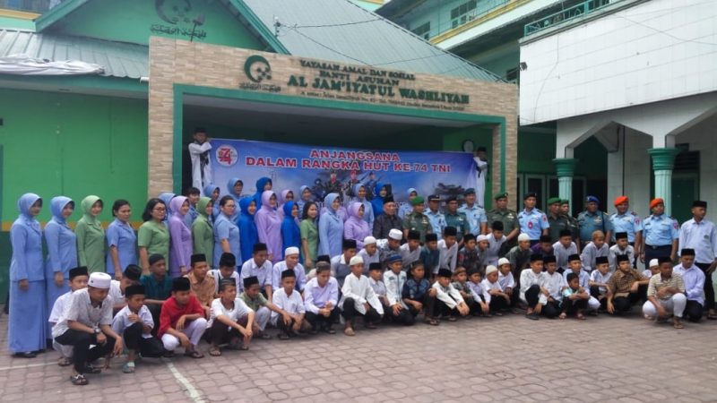 Sambut Hari Jadinya Yang ke 74, Anggota TNI di Medan Anjangsana ke Dua Panti Asuhan