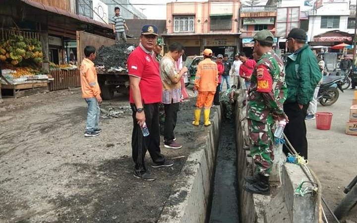 Gotong Royong di Kelurahan Siborongborong