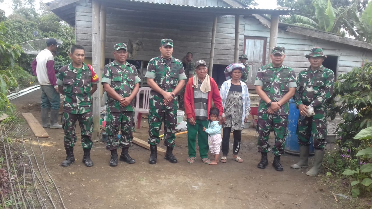 Jelang Peringatan HUT TNI, Kodim 0205 Tanah Karo Gelar Bhakti Sosial Bedah Rumah Veteran