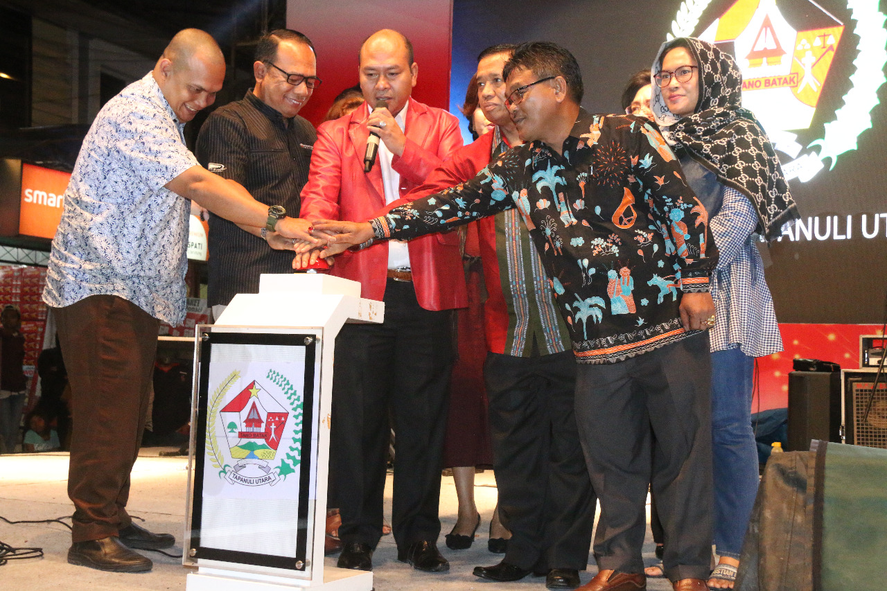 Sambut Hari Jadi  Tapanuli Utara ke-74, Nikson Nababan Buka Pameran Stand Pembangunan di Taput
