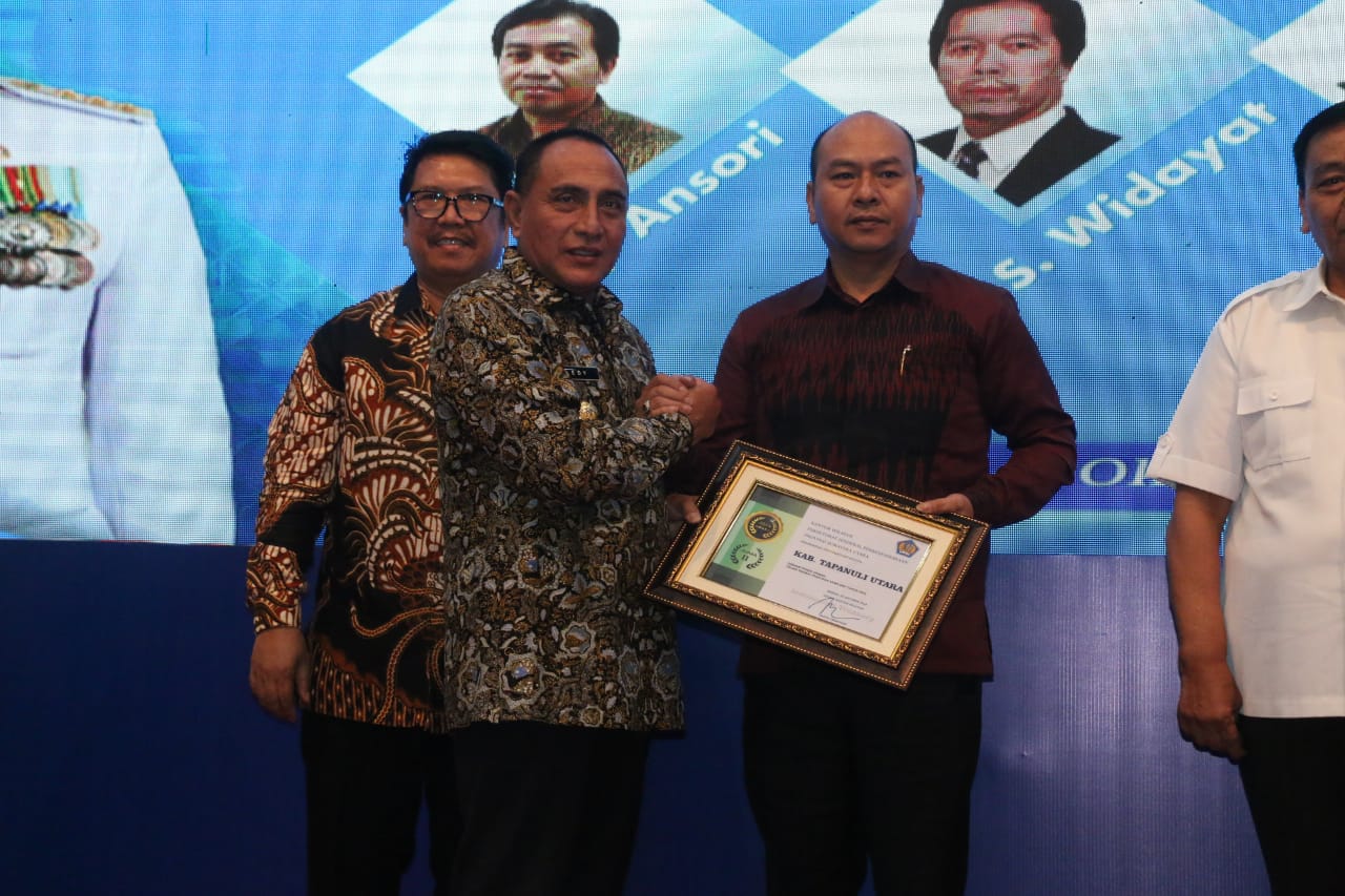 Bupati Taput Terima Penghargaan Juara II SIKP Kanwil Ditjen Perbendaharaan