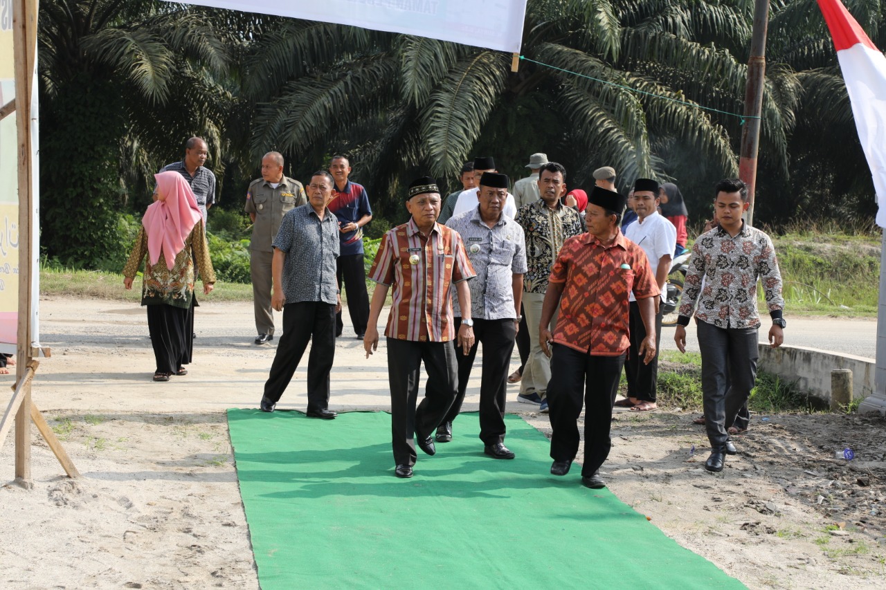 Bupati Asahan Hadiri Peletakan Batu Pertama Pembangunan TPAI Mesjid Al Hidayah