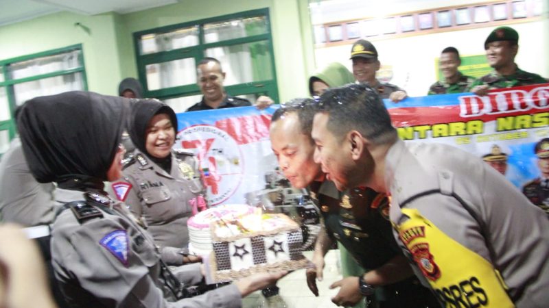 Dalam Rangka HUT TNI, Kapolres Ciamis Pimpin Pemberian Ucapan Selamat Kepada Kodim 0613