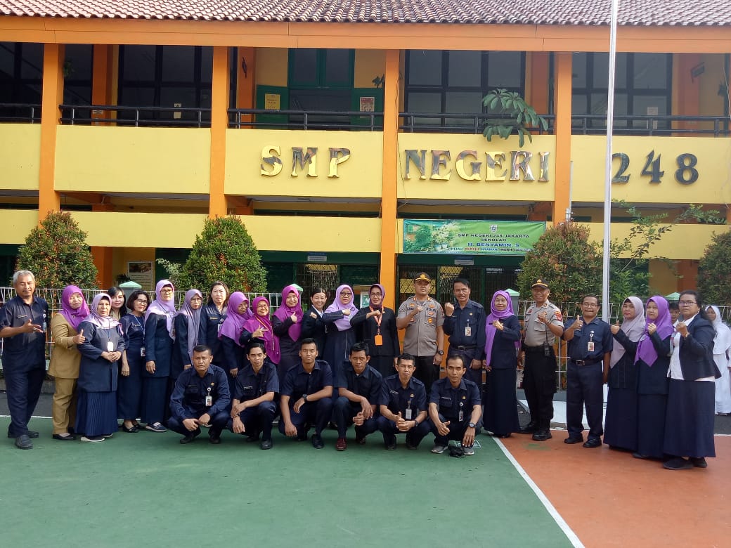 Mengantisipasi Penggunaan Narkotika, Polsek Cengkareng, Jakarta Barat, Memberikan Pembinaan Kepada Para Pelajar SMPN 248