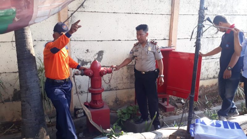Kanit Binmas Polsek Cengkareng Bersama Dengan Para Security dan Para Karyawan Mall Taman Palem