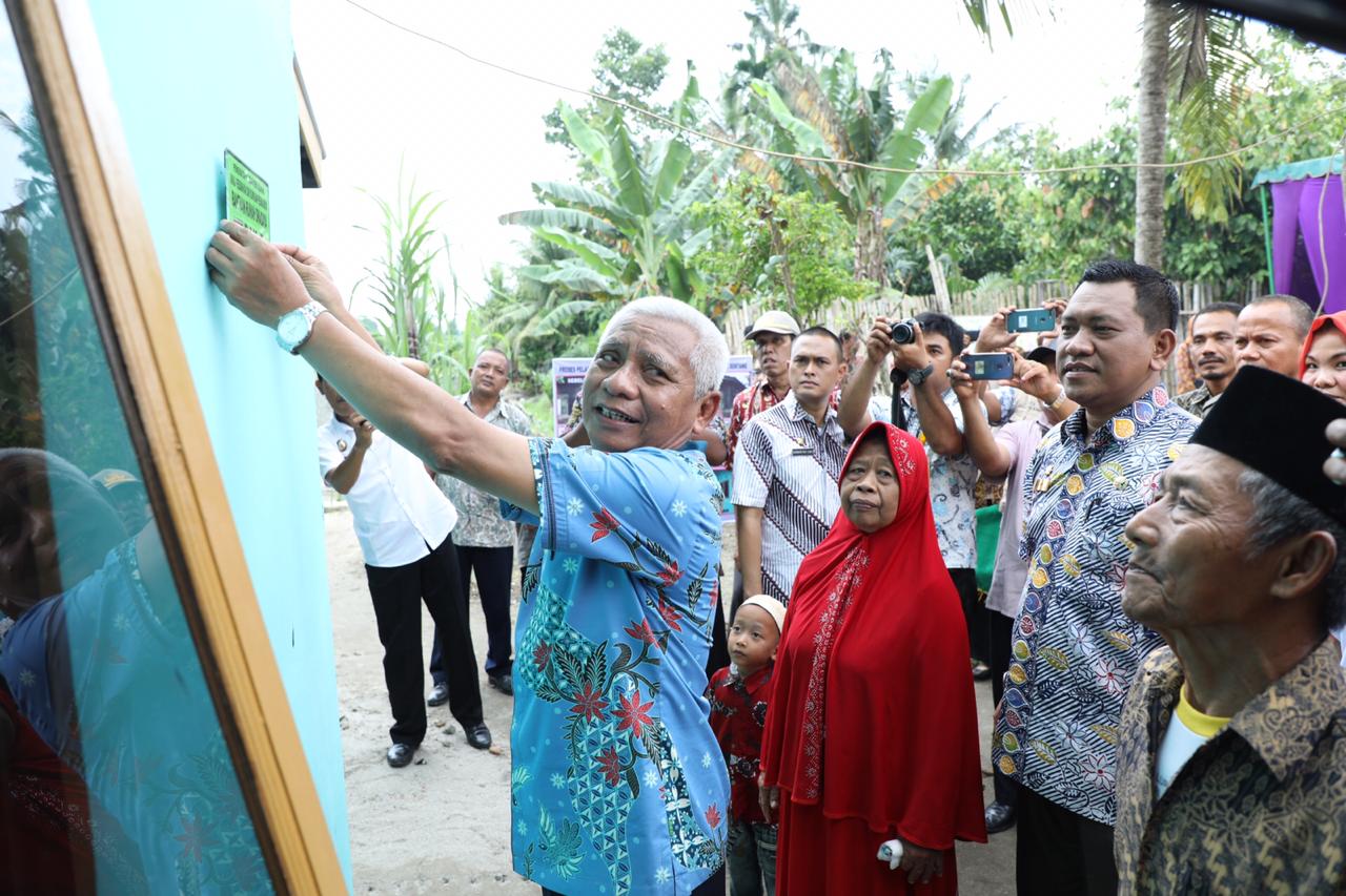 Bupati Serahkan BRS Dan Kukuhkan Duta GEBRAK Asahan