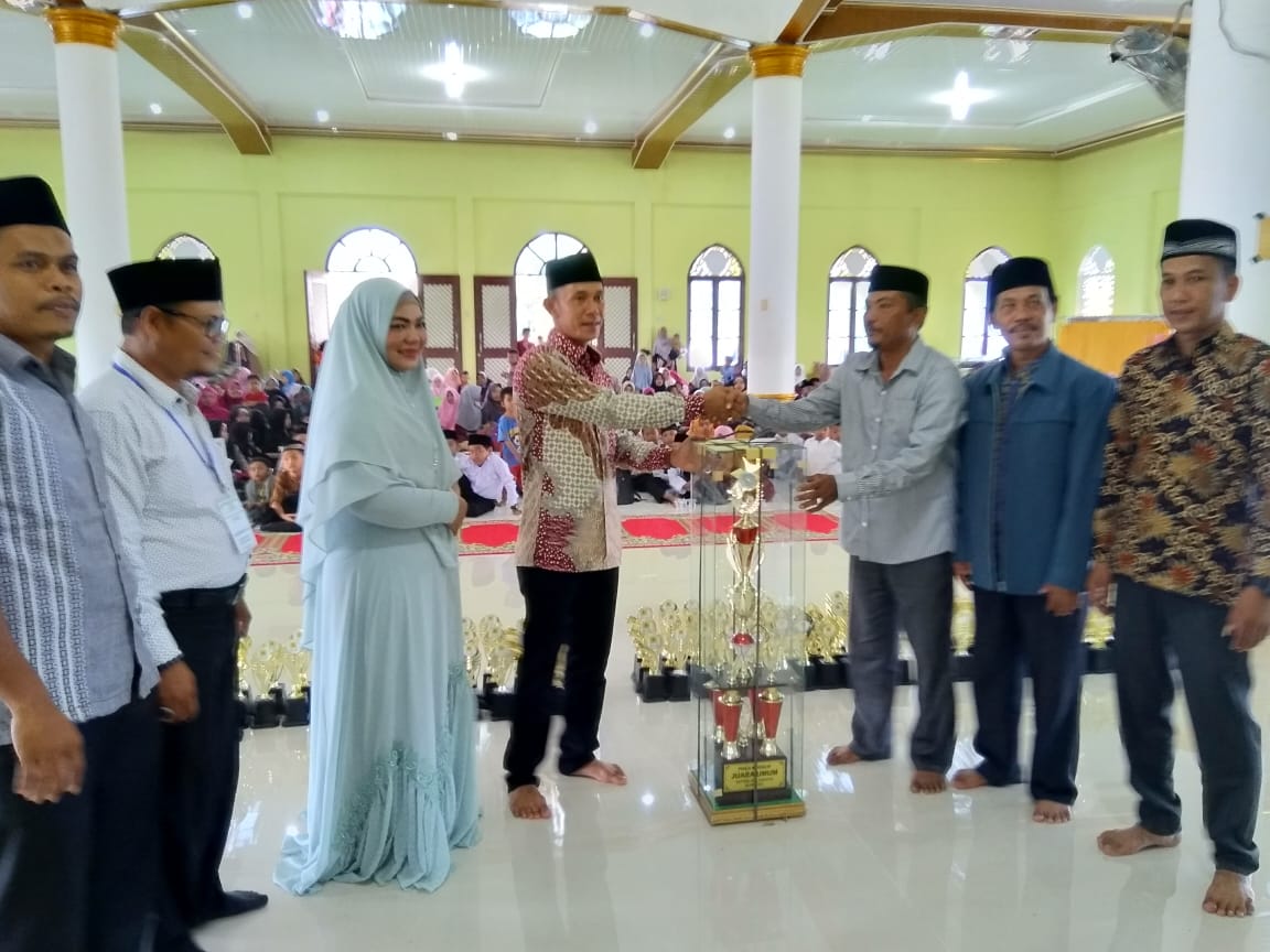 Camat Irwan Faisal  Berikan Bonus 1 Juta  Bagi Pemenang FASI Tingkat Kecamatan Rundeng