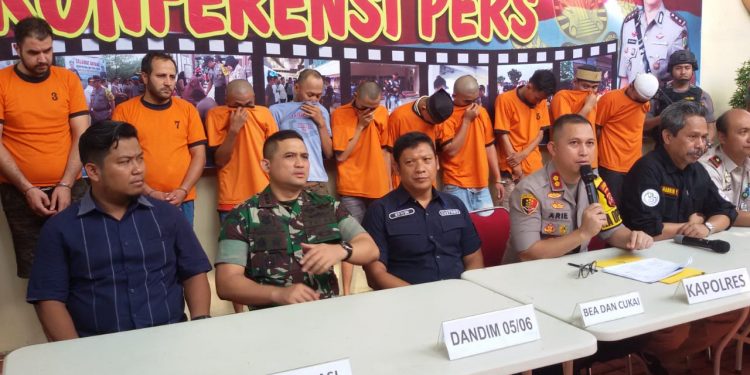 Polisi dan Bea Cukai Bandara Soekarno-Hatta Berhasil Menangkap Sindikat Penyelundupan Barang Haram Lintas Negara
