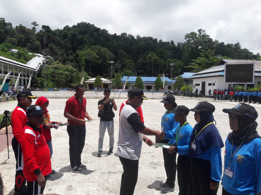 Bupati AFU Resmi Menutup Latihan Bintalpin Tenaga Honorer Kabupaten Raja Ampat Gelombang II Tahun 2019