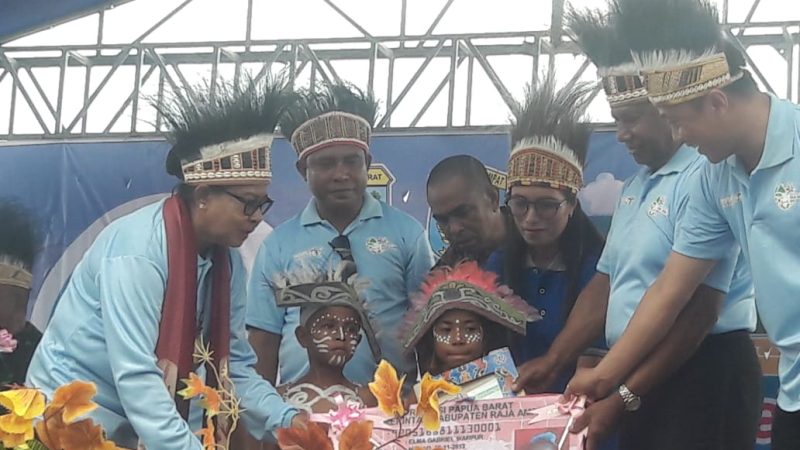 Pembukaan Festival Pesona Bahari Raja Ampat 2019, Bupati AFU, Ucapkan Selamat Datang Kepada Menteri P3A di ‘Surga Kecil yang Jatuh Ke Bumi’