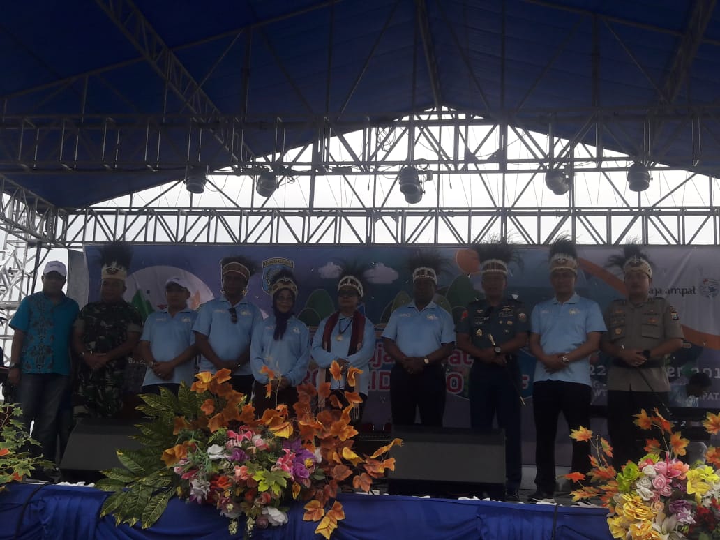 Prof. Dra.Yohana Susana Yembise, M.Sc., Ph.D., Resmi Membuka Perayaan Festival Pesona Bahari Raja Ampat