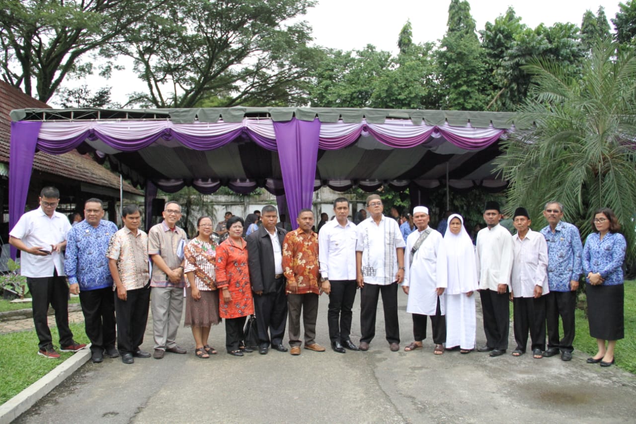 Walikota Siantar Berangkatkan 6 Orang ke Jerussalem dan 6 Orang Umrah
