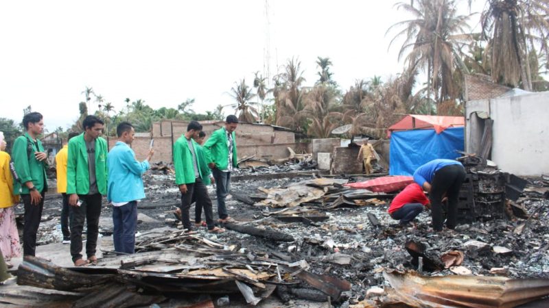 Peduli Korban Kebakaran Paya Bakong, HIMAKMUR Serahkan Bantuan