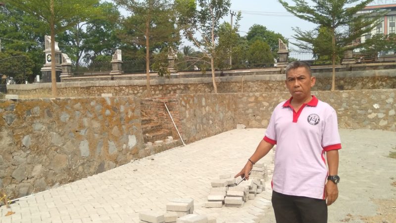 Banprop Desa Bungursari Kerjakan Fisik dan Pembagian Ponsel