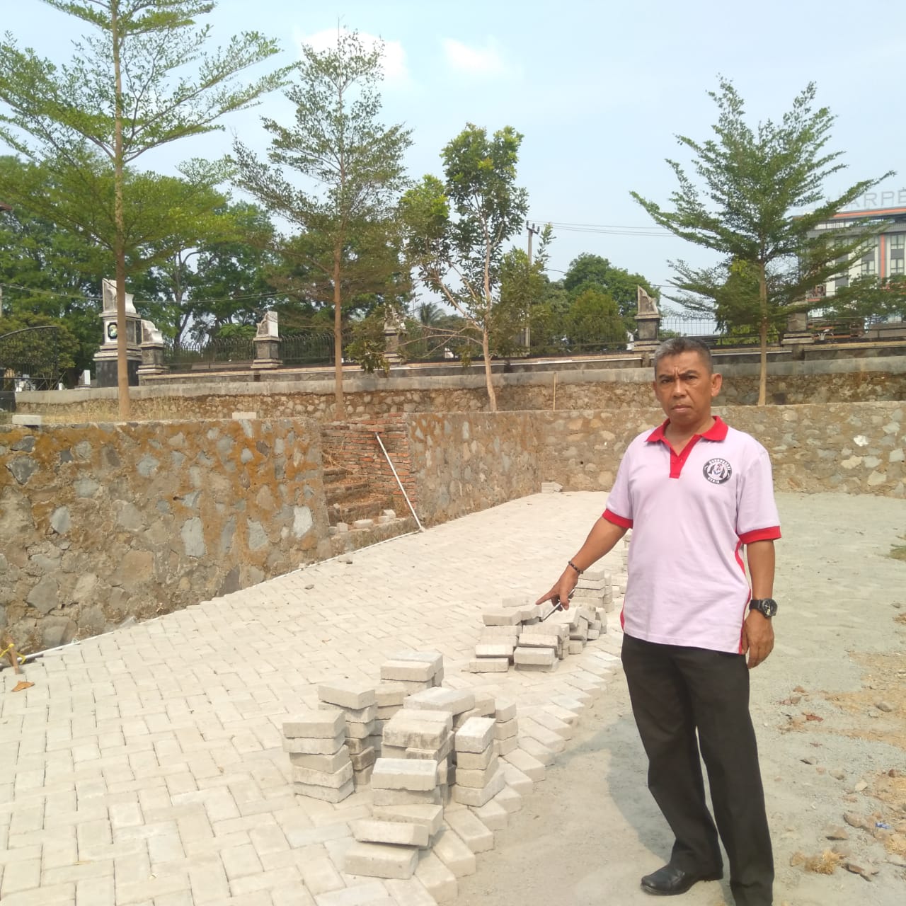 Banprop Desa Bungursari Kerjakan Fisik dan Pembagian Ponsel