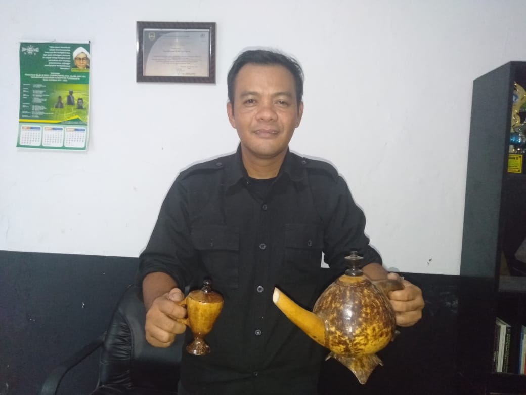Pemdes Cibening Siap Kembangkan Pengrajin Tradisional Miniatur Batok Kelapa dan Panggal