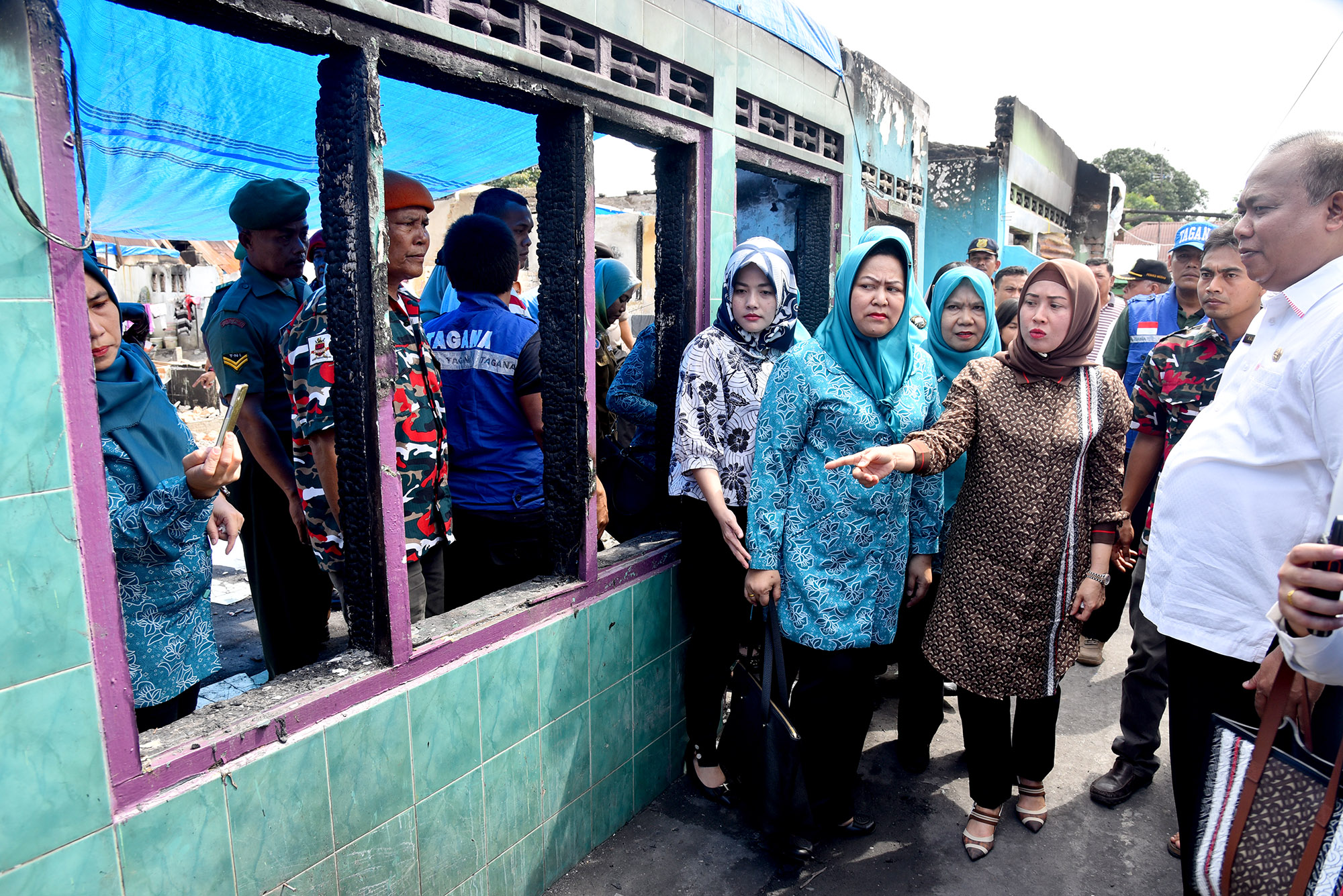 Pemprov Sumut Serahkan Bantuan Korban Kebakaran Sentosa Lama