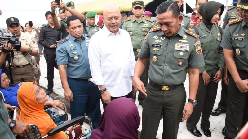 Wali Kota Dampingi Pangdam I/BB Resmikan MCK & Sumur Bor Di Belawan