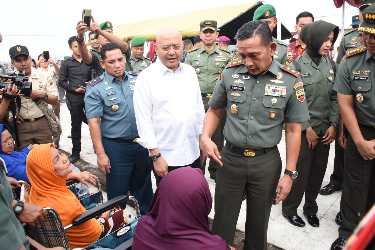 Wali Kota Dampingi Pangdam I/BB Resmikan MCK & Sumur Bor Di Belawan