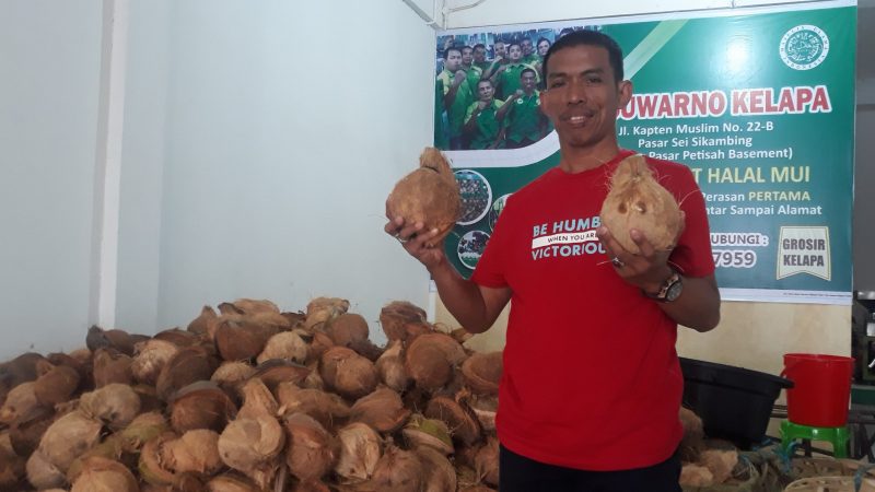 Berawal Jualan di Kaki Lima Dengan Payung, Suwarno Kelapa Kini Sukses Punya Dua Toko Bernama UD. Suwarno Kelapa