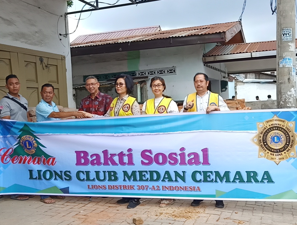 Lions Club Medan Cemara Bantu Korban Kebakaran di Sentosa Lama
