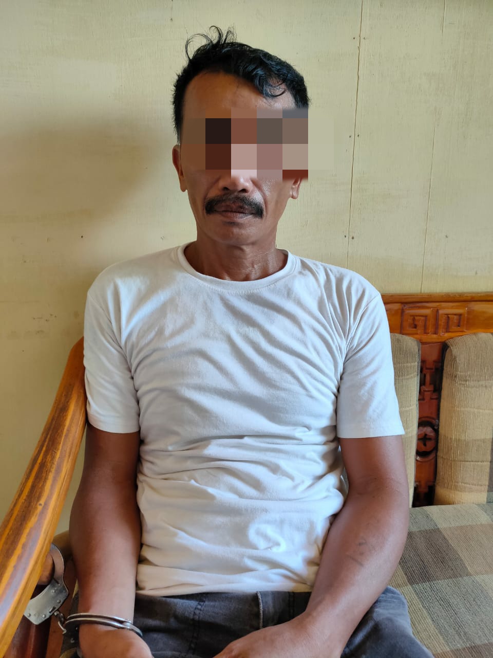 Bhabinkamtibmas Bersama Tiga Personil Polsek Tabang Selamatkan Anak Perempuan Usia 14 Tahun Yang Disiksa Ayah Tirinya