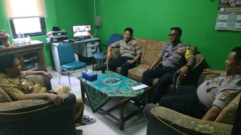 Wakapolsek Karawaci Bersama Anggota Giat Sambang dan Berkunjung Ke Tokoh Agama Setempat