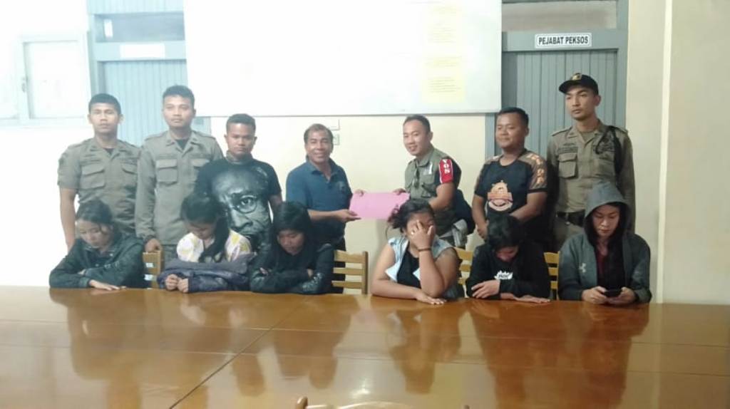 Watres Cafe Toba Dream Sebanyak  6 Orang Ditangkap Polisi Pamong Praja