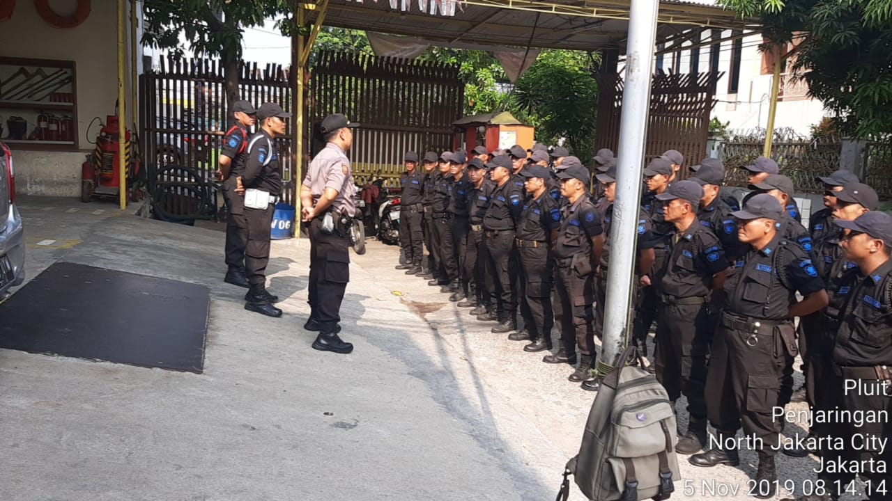 Kapolsubsektor Pluit Menggelar Patroli dialogis Sambang dan Koordinasi Untuk Memberikan Pesan Kamtibmas