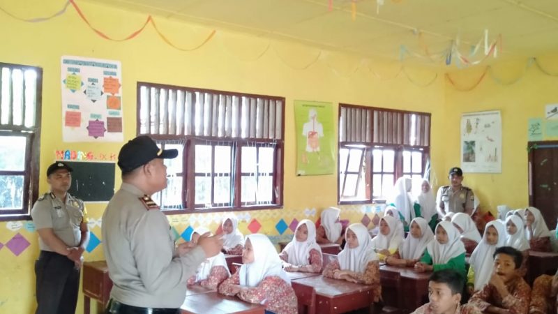 Saweu Sikula, Kapolsek Rundeng Sosialisasi Tertib Berlalu Lintas Di SMPN 1 Rundeng