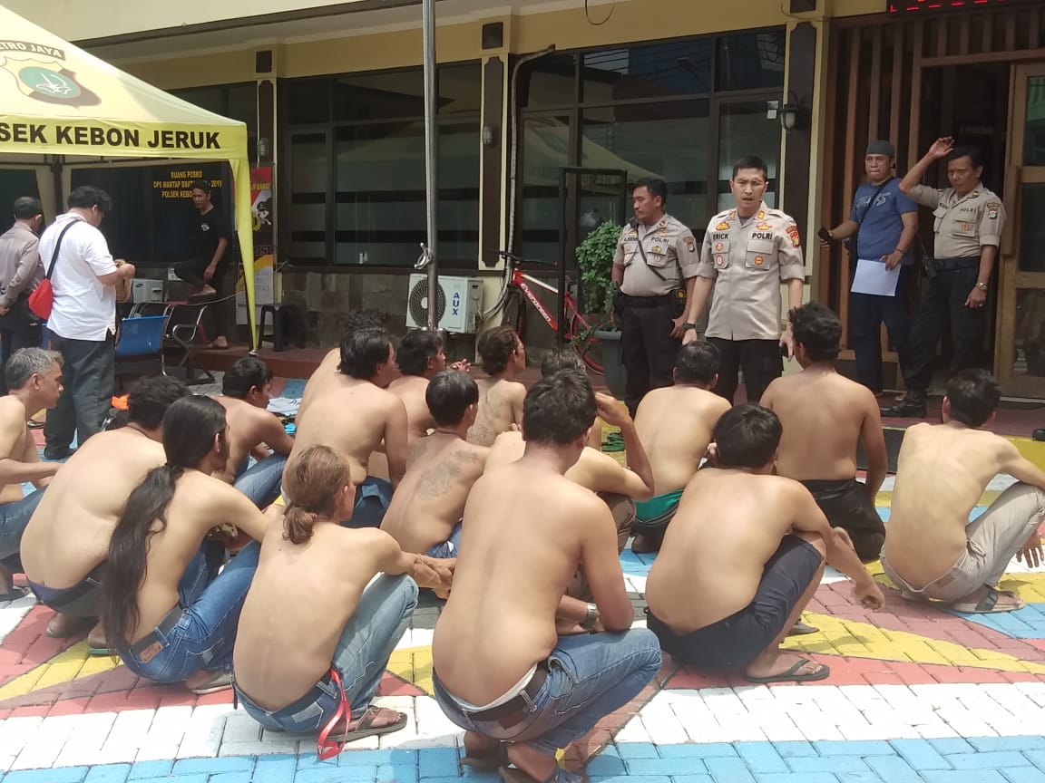 17 Preman Terjaring Dalam Operasi Pemberantasan Aksi Premanisme yang Digelar Oleh Polsek Kebon Jeruk