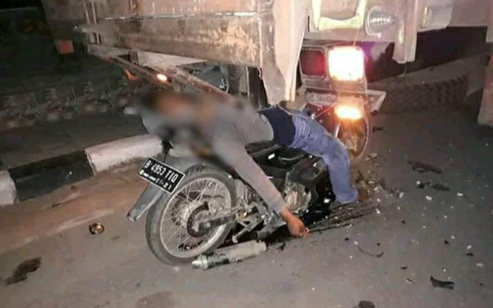 Tabrak Tronton Parkir, Ginting Meregang Nyawa