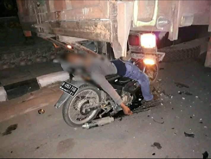Tabrak Tronton Parkir, Ginting Meregang Nyawa