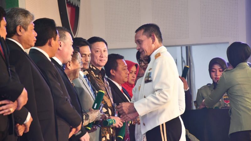 Bupati Asahan Terima Penghargaan Dari Kodam I/BB