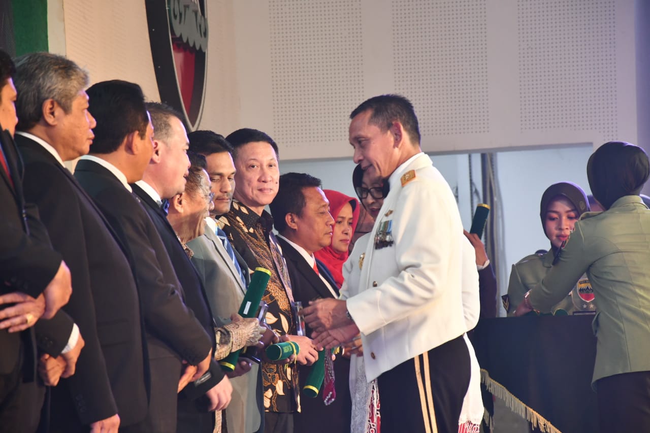Bupati Asahan Terima Penghargaan Dari Kodam I/BB