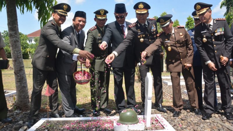 Danrem 071/Wk Pimpin Ziarah Hari Pahlawan Tahun 2019