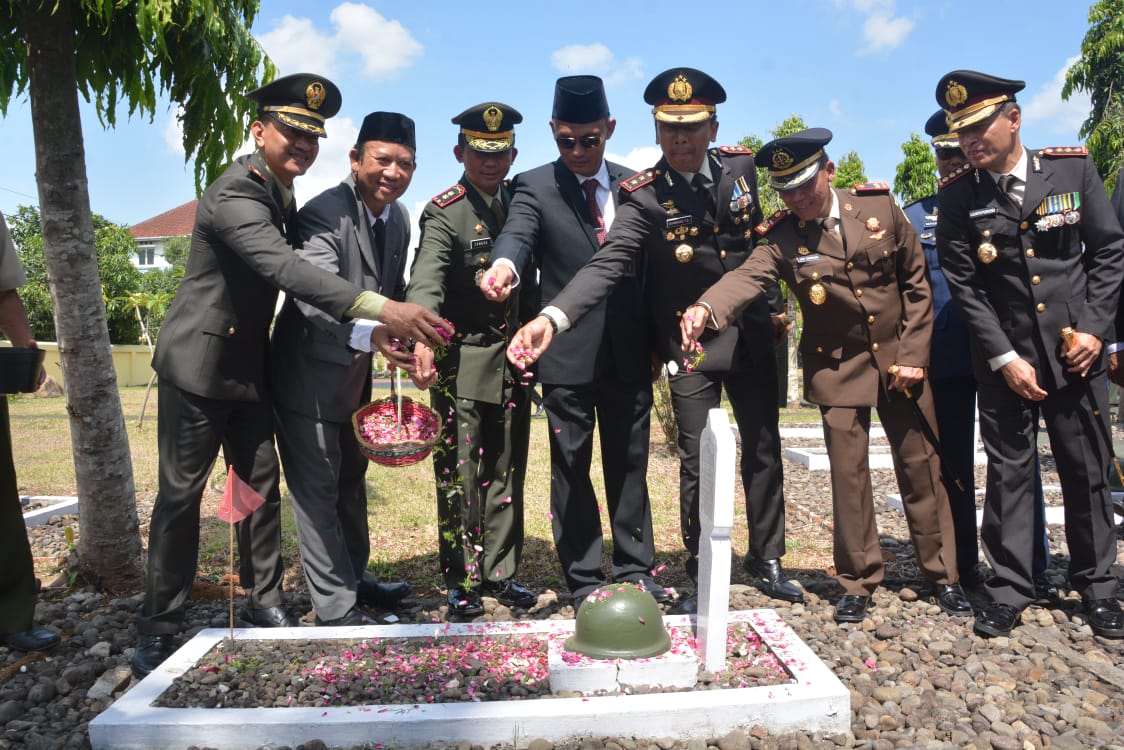 Danrem 071/Wk Pimpin Ziarah Hari Pahlawan Tahun 2019